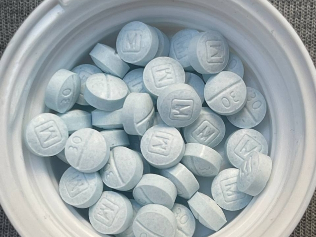 {"remix_data":[],"remix_entry_point":"challenges","source_tags":[],"origin":"unknown","total_draw_time":0,"total_draw_actions":0,"layers_used":0,"brushes_used":0,"photos_added":0,"total_editor_actions":{},"tools_used":{},"is_sticker":false,"edited_since_last_sticker_save":false,"containsFTESticker":false}